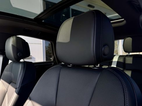 Used 2025 Porsche Macan image 33