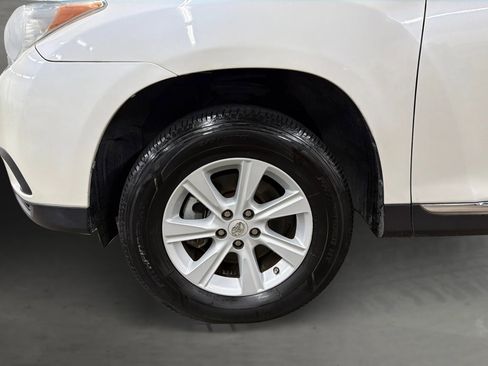 Used 2012 Toyota Highlander FWD image 14