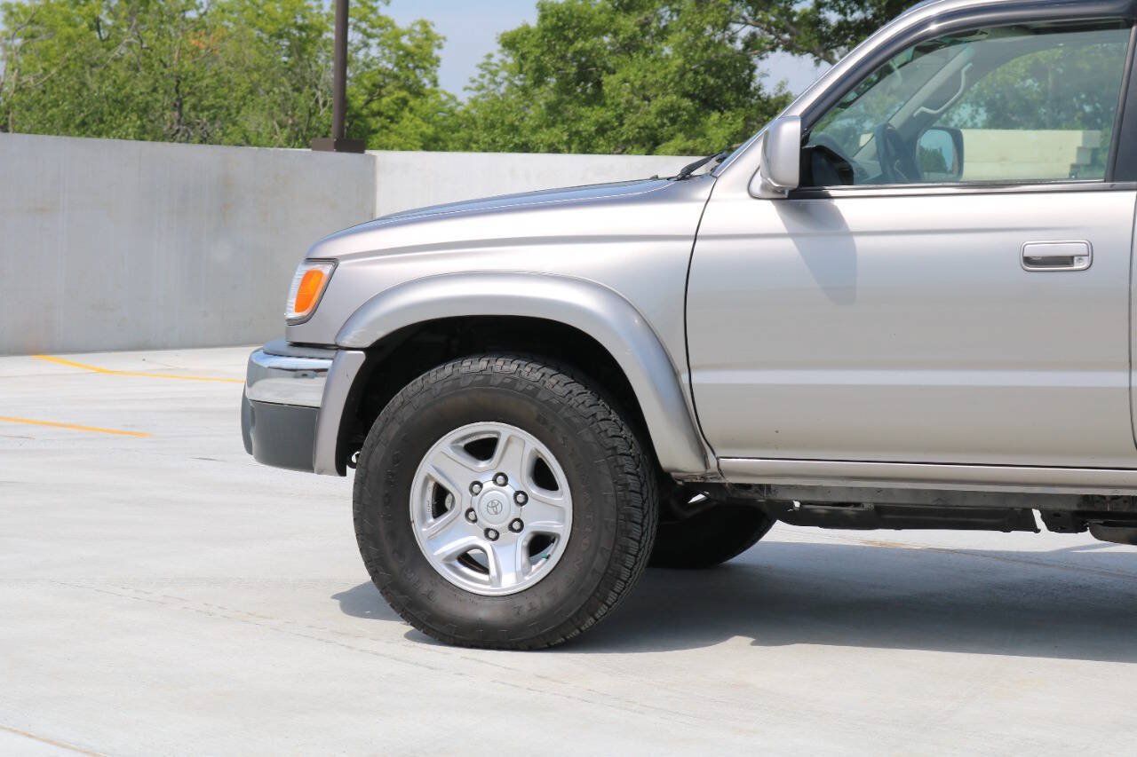 Used 2002 Toyota 4Runner SR5 AWD/4WD image 39