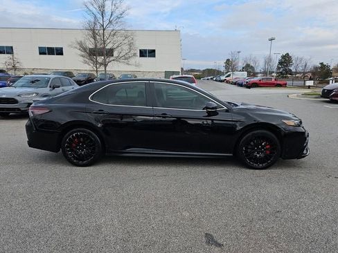 Used 2023 Toyota Camry SE image 9