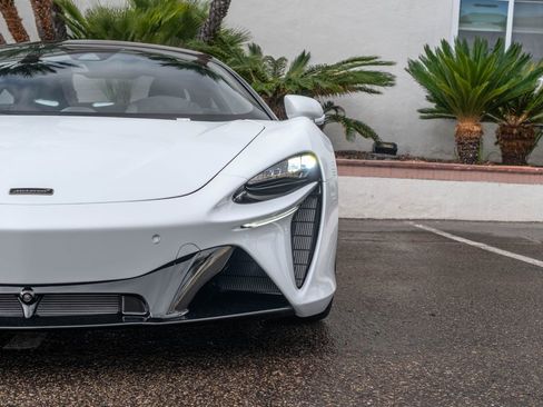 New 2026 McLaren Artura image 6