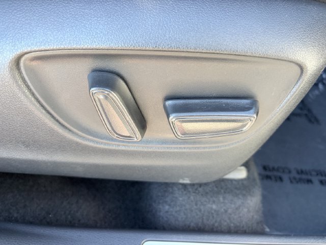 Used 2023 Toyota Highlander Limited FWD image 12