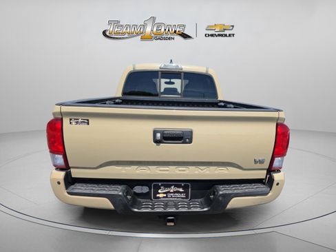 Used 2016 Toyota Tacoma TRD Sport image 7