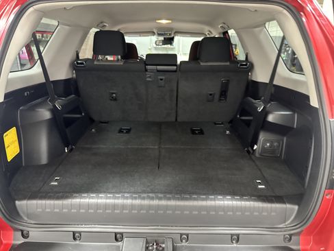 Used 2024 Toyota 4Runner SR5 AWD/4WD image 33