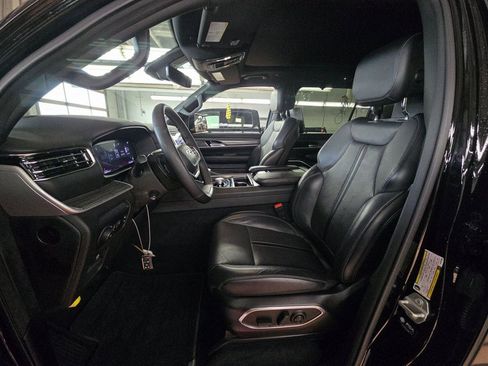 Used 2024 Jeep Wagoneer Series III w/ Premium Group I image 4