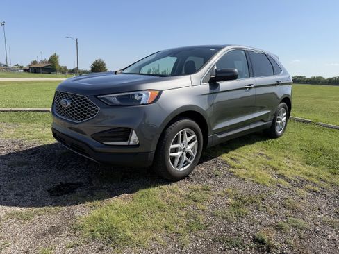 Used 2023 Ford Edge SEL w/ Convenience Package AWD/4WD image 4