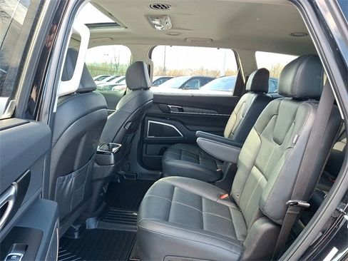 Used 2024 Kia Telluride EX w/ EX Captain's Chair Package image 10