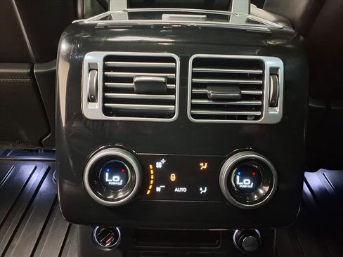 Used 2020 Land Rover Range Rover Long Wheelbase HSE image 27