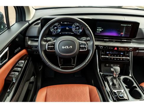Used 2023 Kia Carnival SX image 18