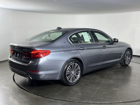 Used 2019 BMW 530e xDrive w/ Executive Package image 5