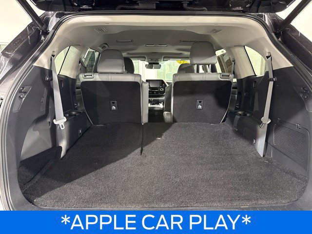 Used 2022 Toyota Highlander XLE AWD/4WD image 12