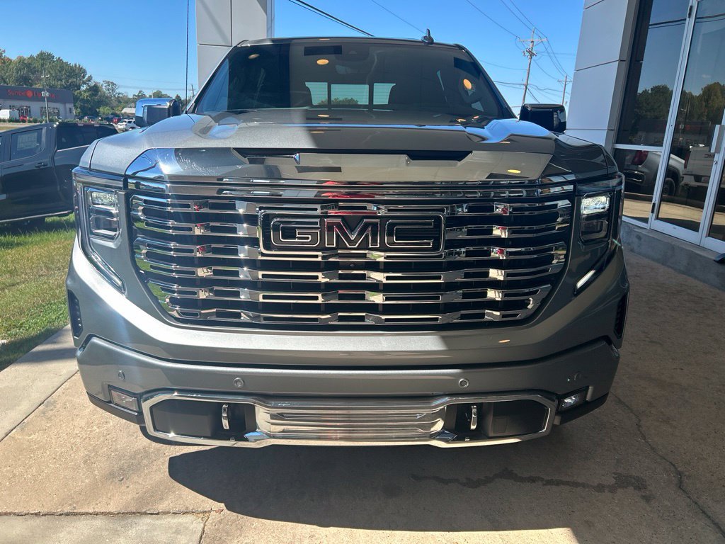 Used 2025 GMC Sierra 1500 Denali w/ Denali Reserve Package AWD/4WD image 3