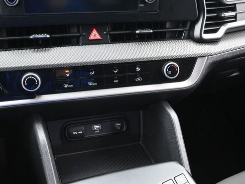 Used 2025 Kia Sportage LX image 17