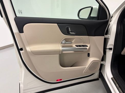 Certified 2025 Mercedes-Benz GLA 250 4MATIC image 15