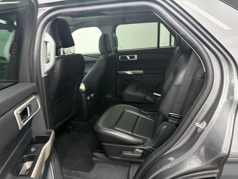 Used 2022 Ford Explorer XLT w/ Equipment Group 202A AWD/4WD image 22