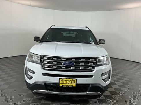 Used 2016 Ford Explorer XLT w/ Equipment Group 202A AWD/4WD image 2
