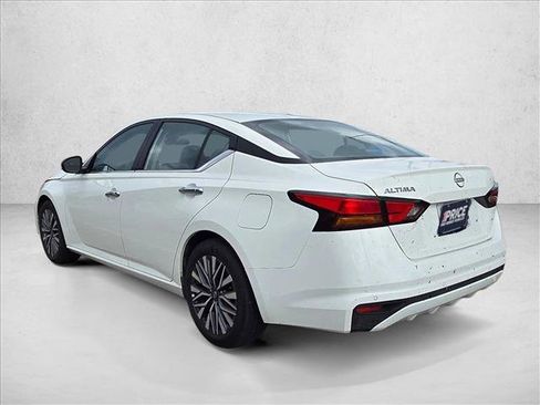 Used 2025 Nissan Altima 2.5 SV FWD image 8
