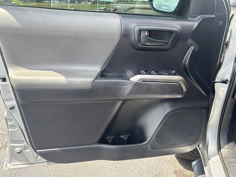 Used 2021 Toyota Tacoma SR5 w/ Technology Package AWD/4WD image 7