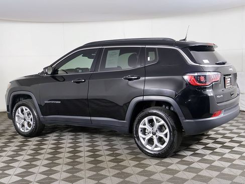 Used 2025 Jeep Compass Latitude AWD/4WD image 9
