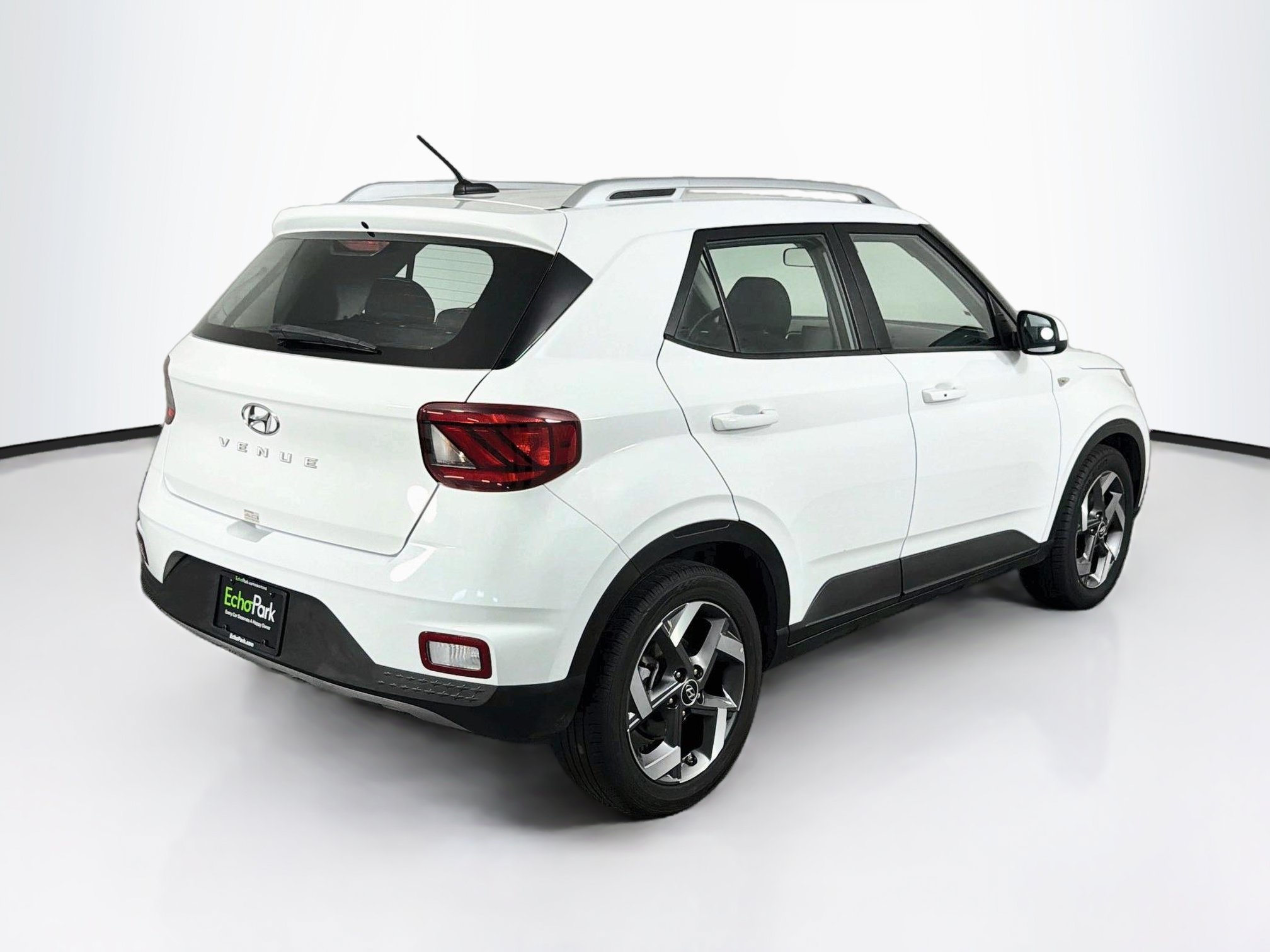 Used 2025 Hyundai Venue SEL FWD image 9