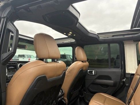Used 2021 Jeep Wrangler Unlimited Rubicon AWD/4WD image 16