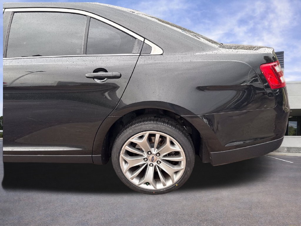 Used 2015 Ford Taurus Limited FWD image 31