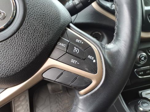 Used 2016 Jeep Cherokee Latitude image 12