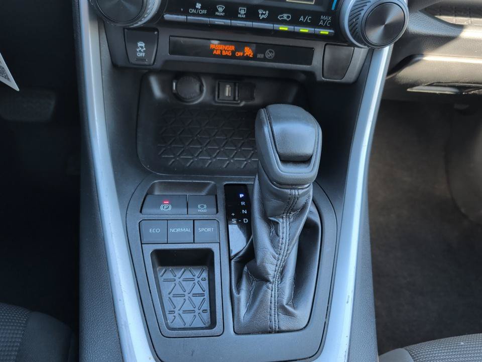 Used 2020 Toyota RAV4 LE FWD image 24
