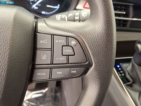 Used 2024 Toyota Sienna LE FWD image 21
