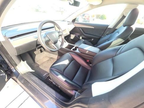 Used 2022 Tesla Model 3 Standard Range image 10