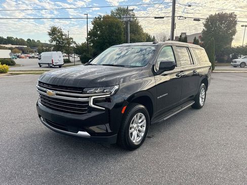 Certified 2024 Chevrolet Suburban LT image 3