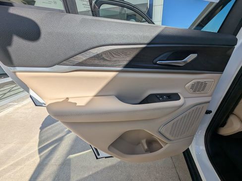 New 2026 Jeep Grand Cherokee Limited AWD/4WD image 42