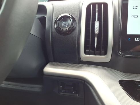 Certified 2025 Ford Expedition Active AWD/4WD image 24