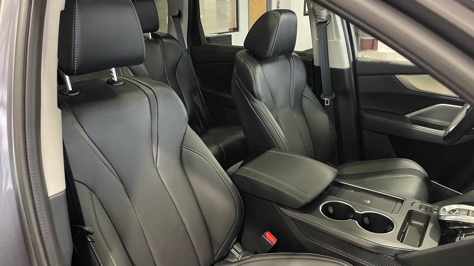 Used 2025 Acura MDX w/ Technology Package FWD image 46