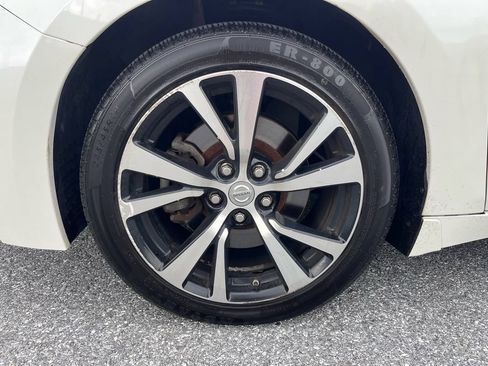 Used 2017 Nissan Maxima 3.5 SV FWD image 19