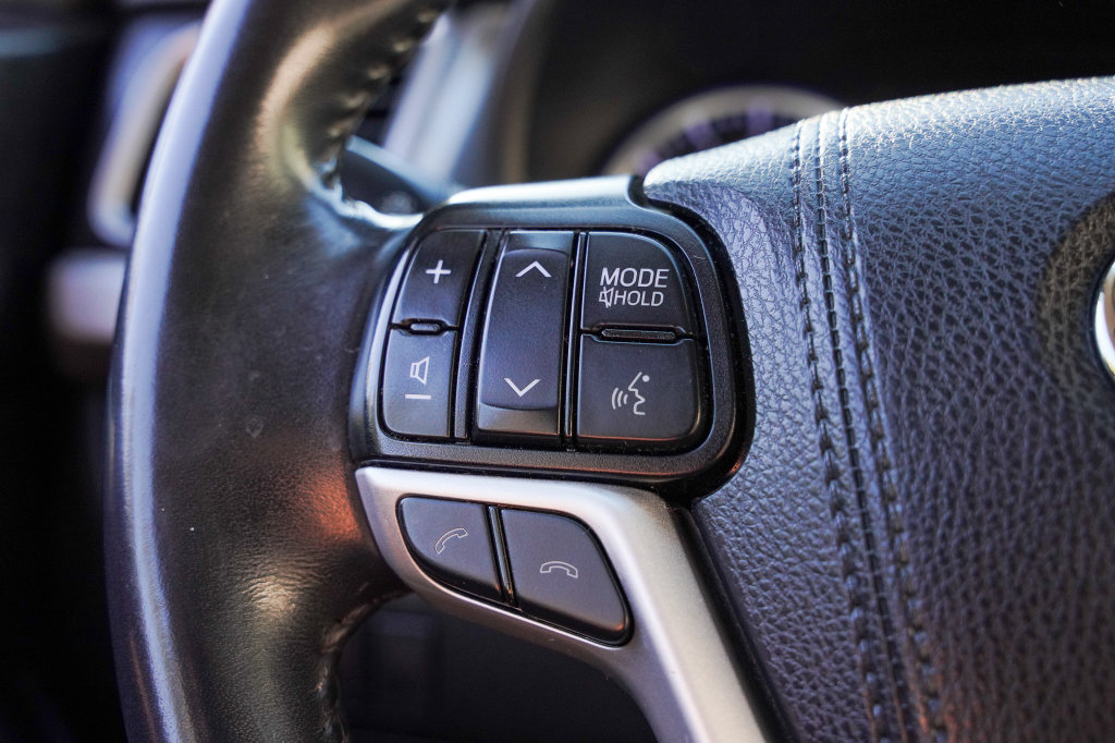 Used 2019 Toyota Highlander XLE AWD/4WD image 15