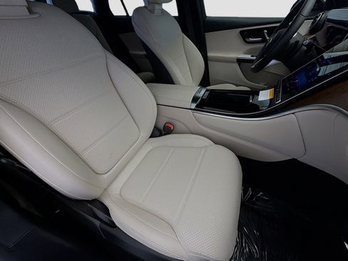 Used 2025 Mercedes-Benz GLC 350e 4MATIC image 14