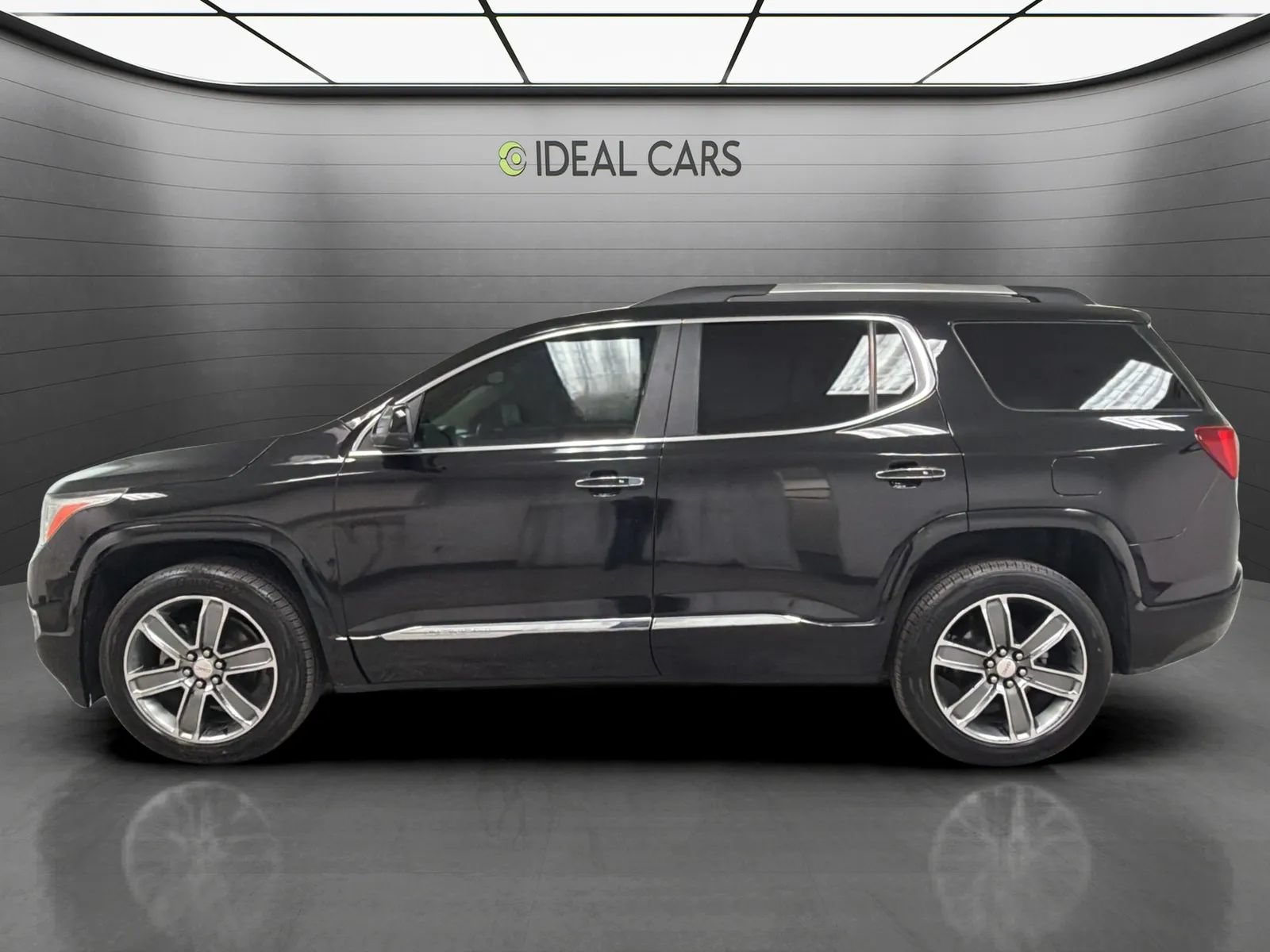 Used 2017 GMC Acadia Denali w/ Technology Package FWD image 8