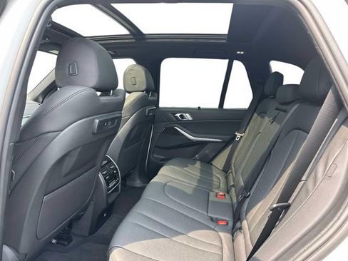 Used 2021 BMW X5 xDrive40i w/ Convenience Package AWD/4WD image 17
