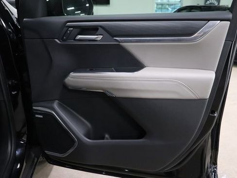 Used 2026 GMC Acadia Elevation w/ Elevation Premium Package FWD image 24