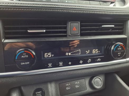 Used 2025 Nissan Rogue SV FWD image 8