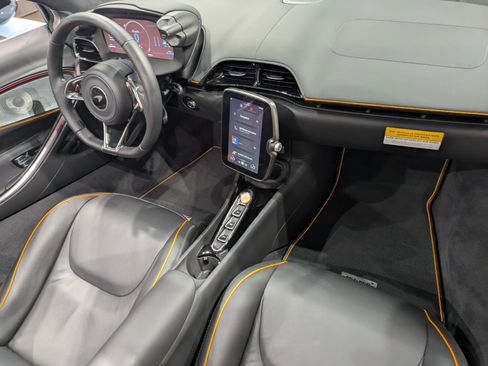 Used 2025 McLaren Artura Spider image 27