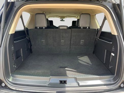 Used 2024 Ford Expedition Max XLT image 7