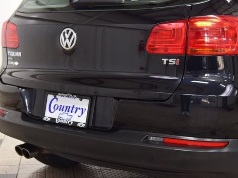 Used 2017 Volkswagen Tiguan Limited w/ Premium Package image 18