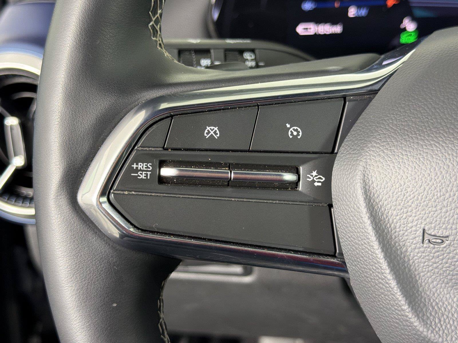 Used 2024 Chevrolet Equinox EV LT AWD/4WD image 23