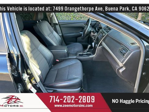 Used 2017 Toyota Camry SE w/ Moonroof Package image 19