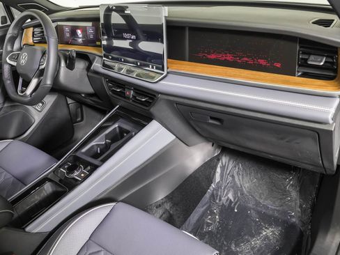 New 2026 Volkswagen Tiguan SEL R-Line image 43