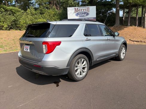 Used 2024 Ford Explorer XLT w/ Equipment Group 202A AWD/4WD image 6