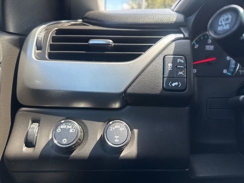 Used 2018 Chevrolet Suburban LT AWD/4WD image 22
