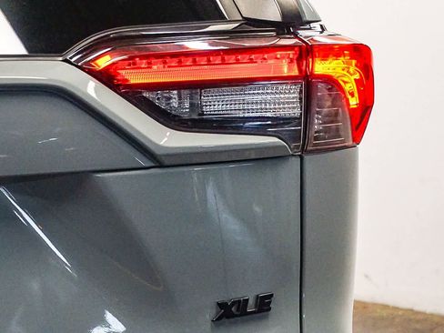 Used 2022 Toyota RAV4 XLE Premium image 12